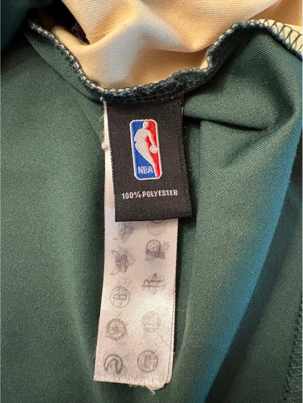 Official NBA Milwaukee Bucks Henley T-Shirt Men's Size Medium Green Short Sleeve
